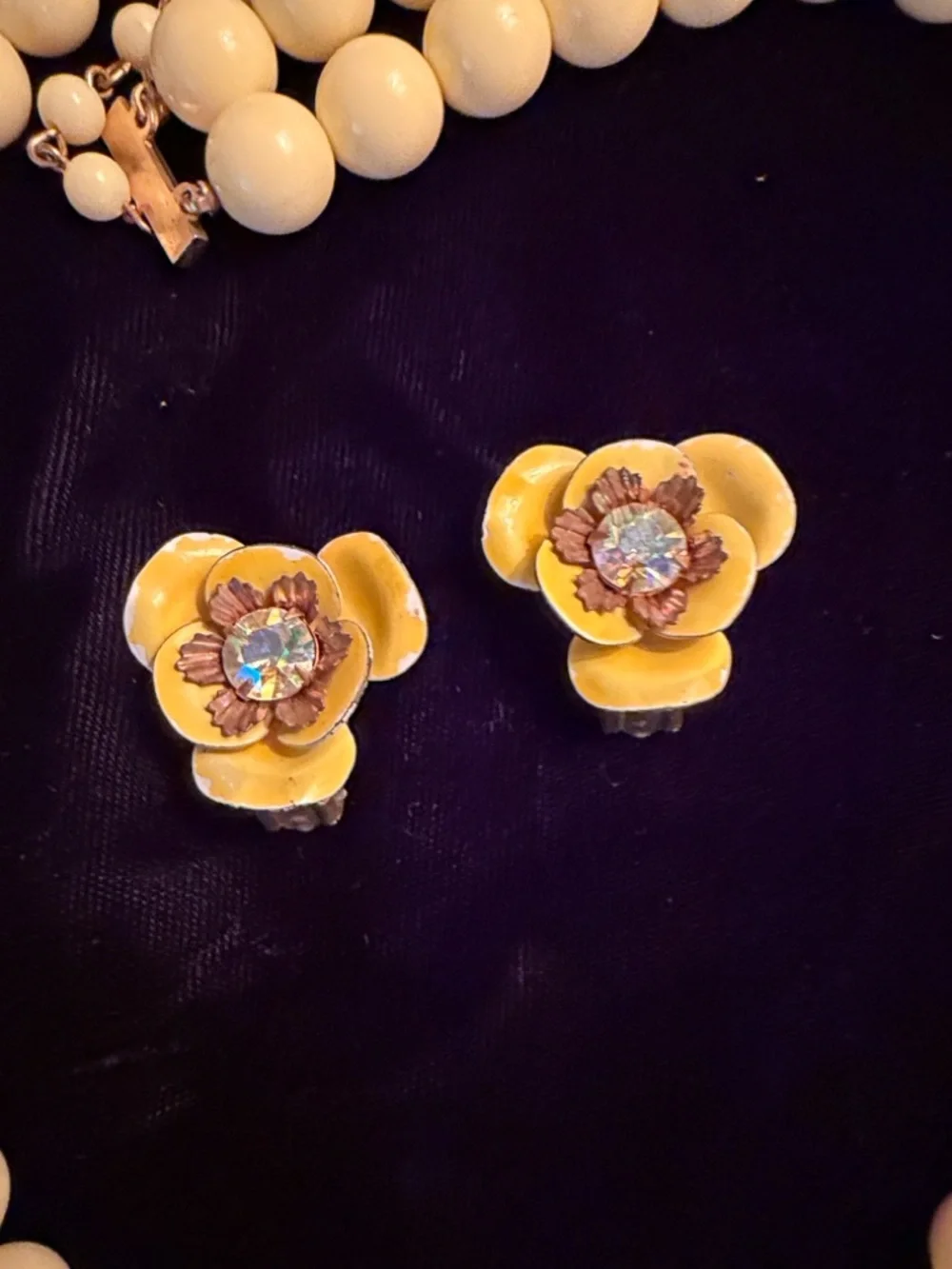 VTG Yellow Double-Strand Beaded Necklace with Floral Earrings
